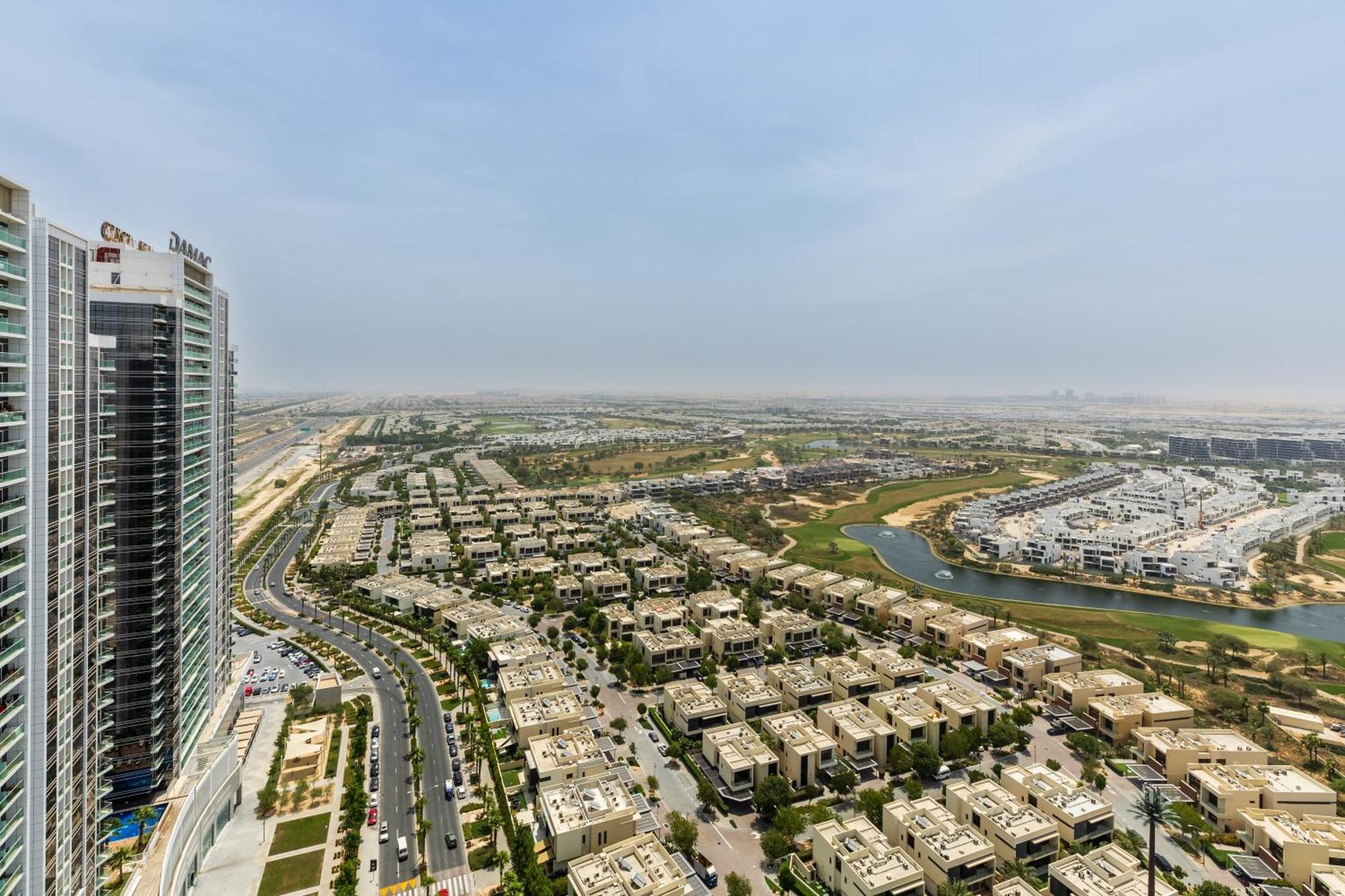 Waves - Elegant 28Th Floor Studio In Carson A, Damac Hills Apartment Dubai Exterior photo